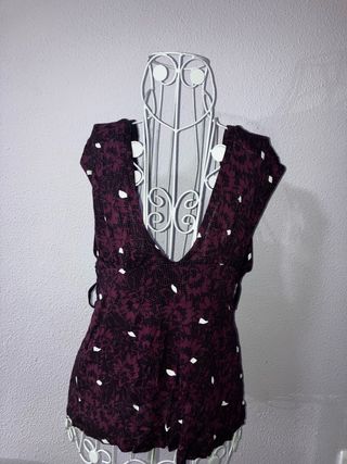 Blusa morada escote y espalda descubierta
