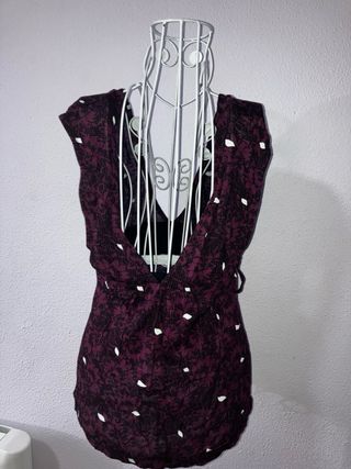 Blusa morada escote y espalda descubierta