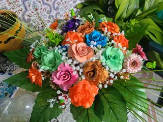 Centro de flores de porcelana hecho a mano