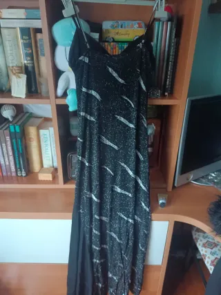 Vestido de noche negro y plateado
