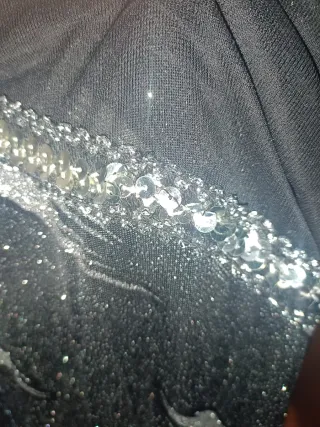 Vestido de noche negro y plateado