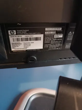 Monitor HP L1950g Plata y Negro