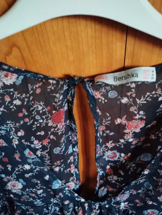 Blusa Bershka flores