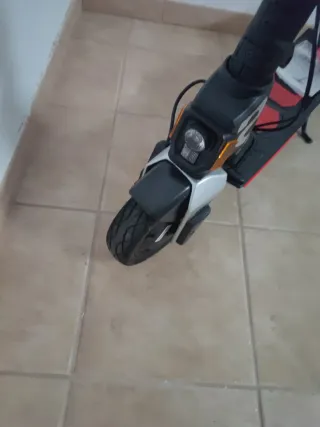 Patinete Eléctrico Aprilia eSR1 Negro/Rojo.