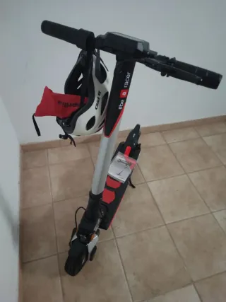 Patinete Eléctrico Aprilia eSR1 Negro/Rojo.