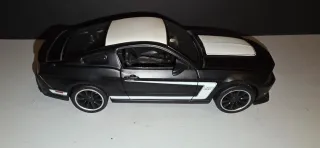 Coche a escala 1:24 Ford Mustang Colección