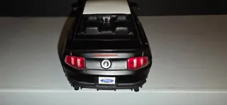 Coche a escala 1:24 Ford Mustang Colección