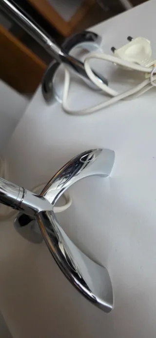 Lámparas de mesilla con pie plateado