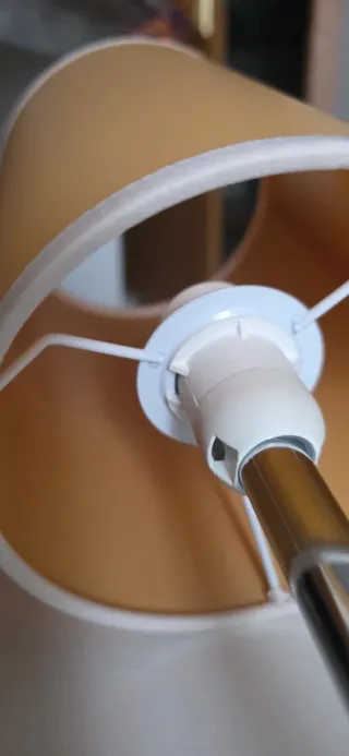 Lámparas de mesilla con pie plateado