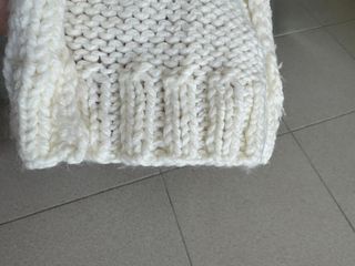 Bufanda con capucha blanca