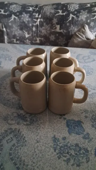 Jarras de cerveza de cerámica (beige)