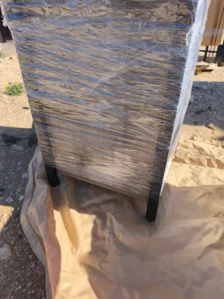 2Mesita de noche/ Auxiliar con un diseño moderno