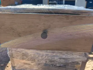 2Mesita de noche/ Auxiliar con un diseño moderno