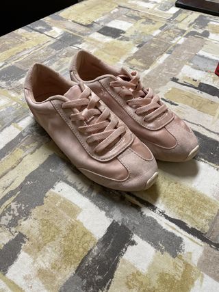 Zapatillas rosas de Zara