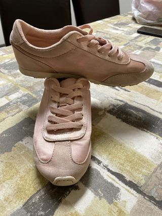 Zapatillas rosas de Zara