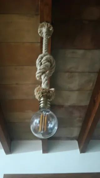 Lámpara Rústica Cuerda y Bombilla