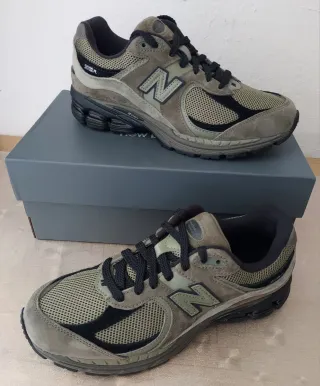 New Balance 2002R