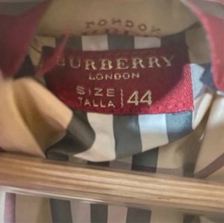 Chaqueta trench beige con cinturón