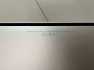 MacBook Pro 13', 2016 en color plata.