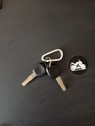 Baúl Moto 2 Cascos Negro/Rojo