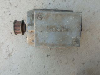 Motor eléctrico trifásico Siemens 0.12 kW