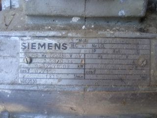 Motor eléctrico trifásico Siemens 0.12 kW