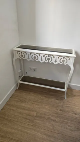 Mueble recibidor blanco con espejo