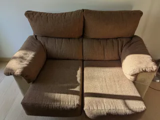 2 Sofás de tela beige y marrón