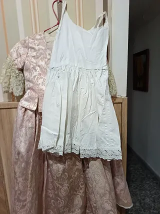 Traje Valenciana Vintage Rosa y Blanco para niña.
