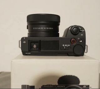 Objetivo Sony FE 2/28