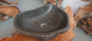 Lavabo de piedra color negro procedente de bali