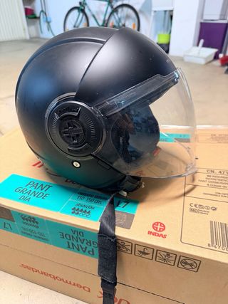 Casco de moto negro con visera TALLA M