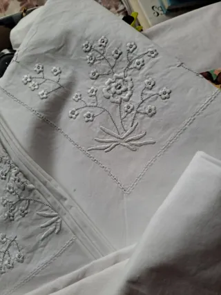 Juego de sábanas bordadas