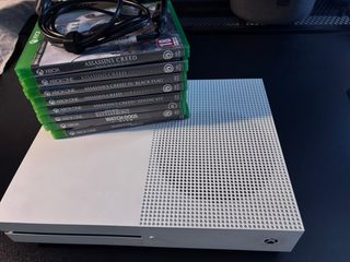 Xbox One S 1TB + Giochi + Cavo di alimentazione.
