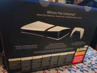 Scatola PS5 PRO con manuale