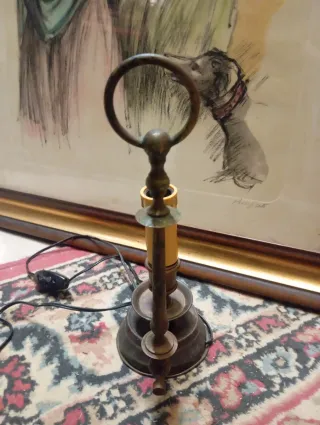 Lume in metallo e legno