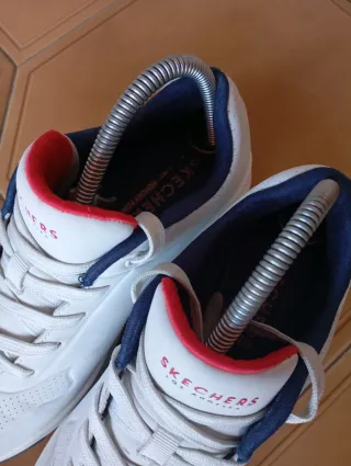 Skechers Uno Stand on Air Blancas y Rojas