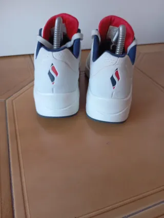 Skechers Uno Stand on Air Blancas y Rojas