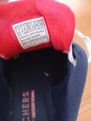 Skechers Uno Stand on Air Blancas y Rojas