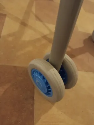 Andador con asiento y ruedas