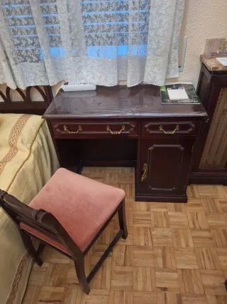 Escritorio y silla