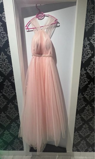 Vestido rosa largo con pedrería