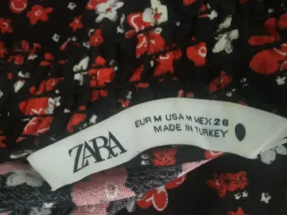 Vestido largo floral Zara.