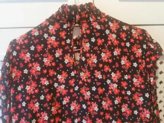 Vestido largo floral Zara.