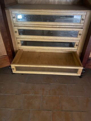 Armario antiguo tallado en madera