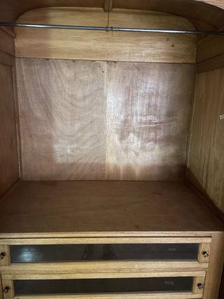 Armario antiguo tallado en madera