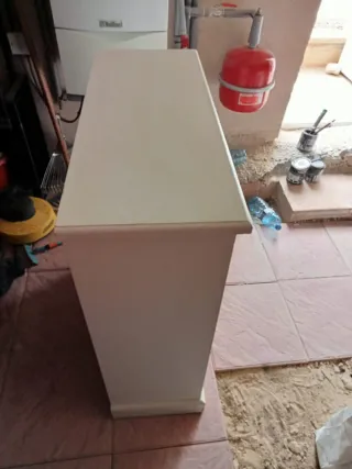 Botellero blanco con 2 cajones