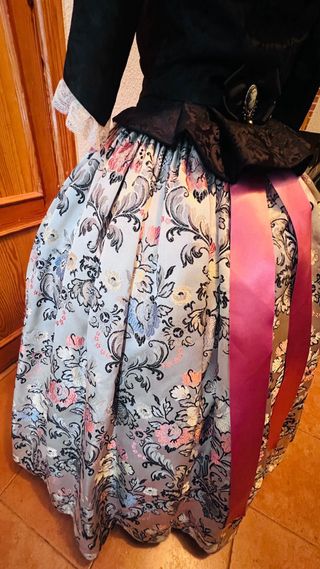 Traje de Fallera Negro y Multicolor