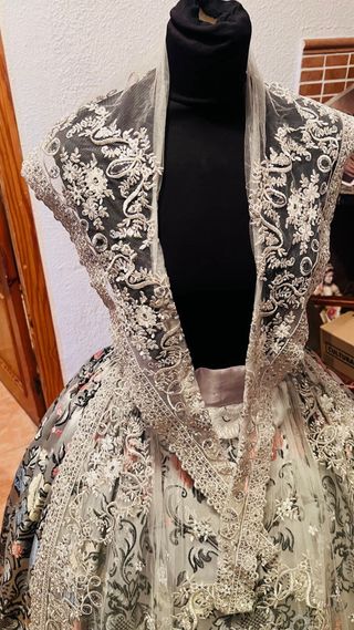 Traje de Fallera Negro y Multicolor