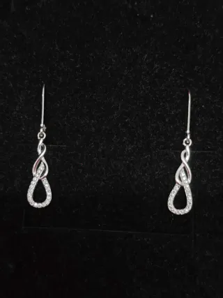 Pendientes de plata con diseño infinito